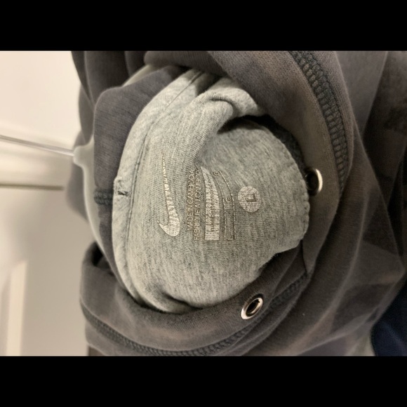 Vintage Nike Hoodie - Picture 2 of 2
